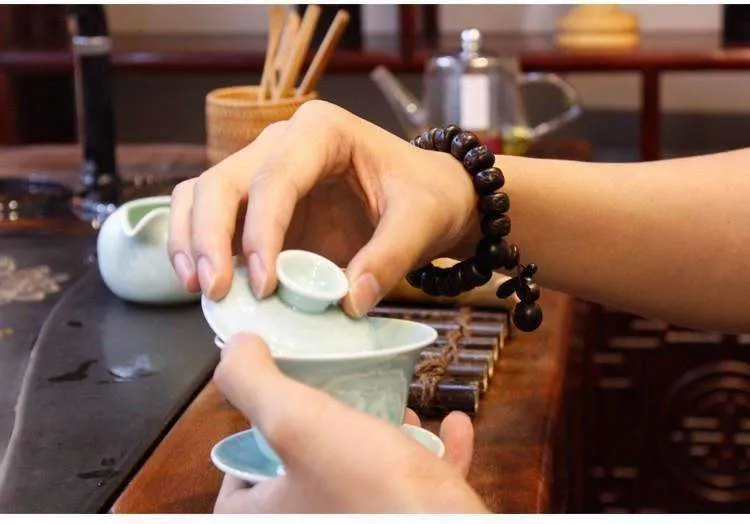 Hand-carved Peachwood Malas Tibetan Buddhist Prayer Bracelet